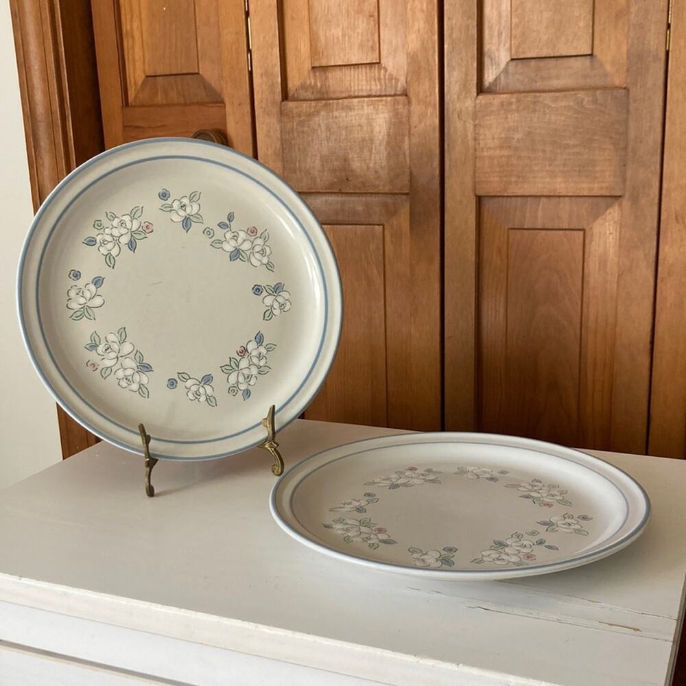 Vintage Hearthside Chantilly Fleur de Lune Dinner Plates, Set of 2